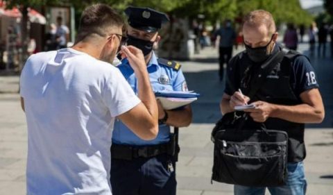 Komunat ne Kosove kerkojne heqjen e ores policore dhe maskes